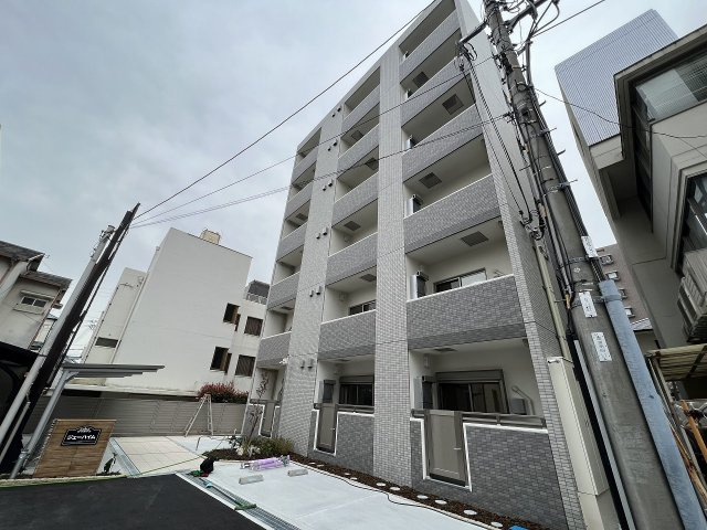 建物外観　オートロックで外部の人間が簡単に出入りできないため安心です。