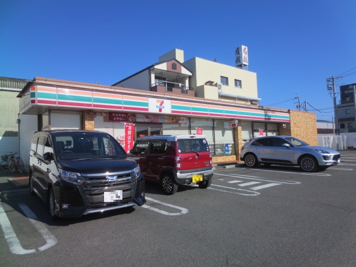 コンビニ　セブンイレブン（コンビニ）まで750m