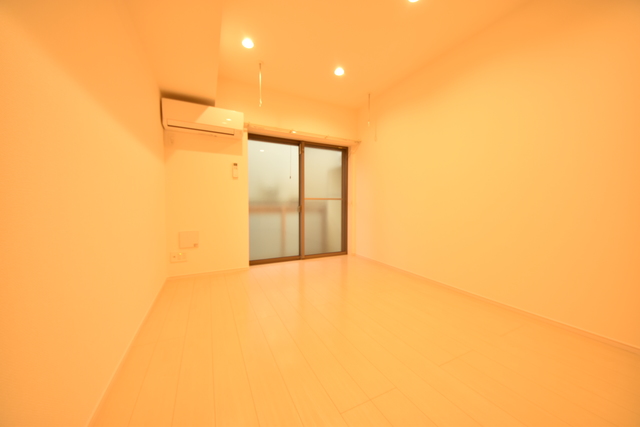 居室・リビング　★大きな窓の明るいお部屋です★