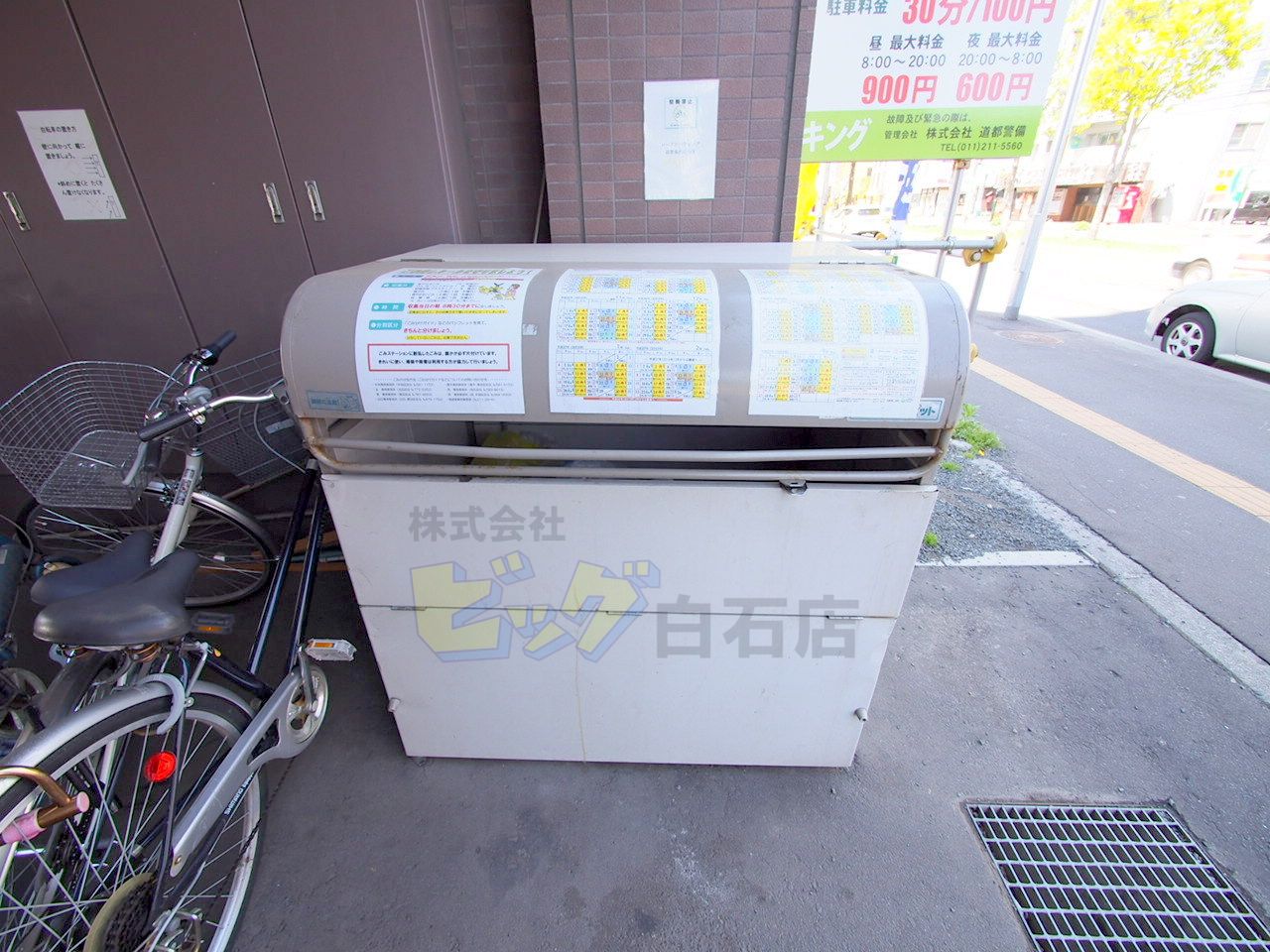 エントランス　敷地内に専用ごみステーション完備しています♪