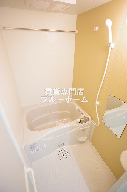 バス・シャワールーム　お風呂は浴室乾燥機付き！