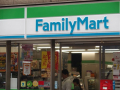 コンビニ　ファミリーマート柏原田辺一丁目店（コンビニ）まで204m