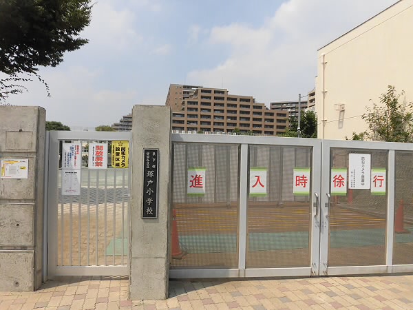 小学校　塚戸小学校（小学校）まで154m