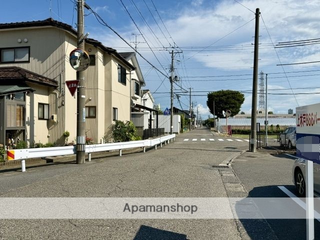 その他　前面道路（その他）まで0m
