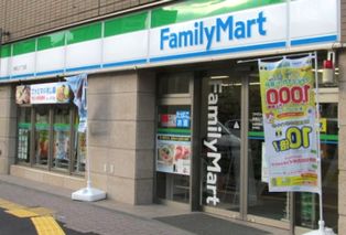 コンビニ　ファミリーマート（コンビニ）まで150m