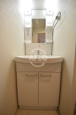 洗面設備　ロイヤルコート立売堀　独立洗面化粧台