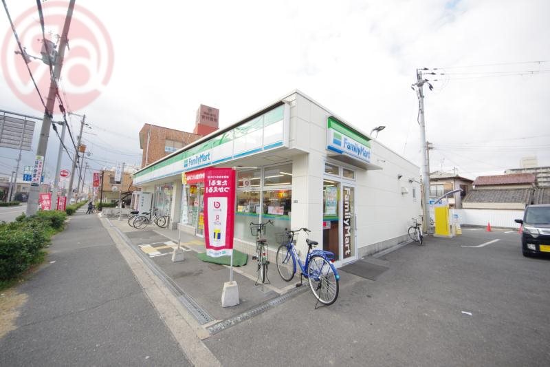 コンビニ　ファミリーマート 京屋玉串元町（コンビニ）まで166m