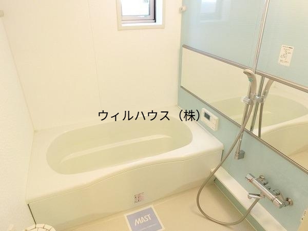 バス・シャワールーム　窓付き浴室！追い焚き！