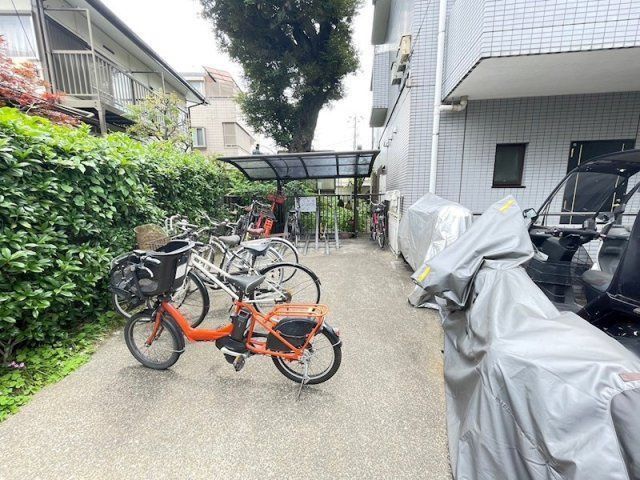 ロビー　■駐輪場