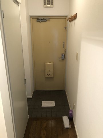 玄関　収納もある玄関です