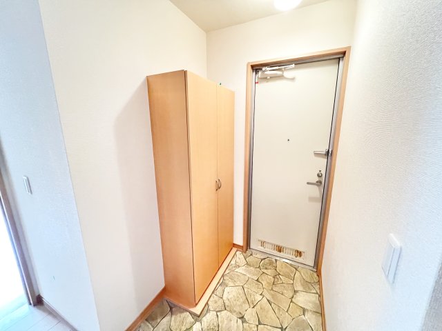 玄関　※別部屋参考写真