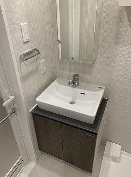 洗面設備　※同タイプの別のお部屋です。