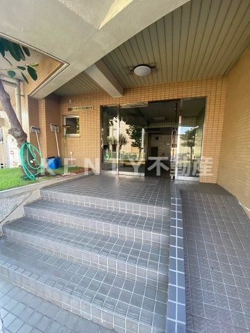 エントランス　建物の内部です