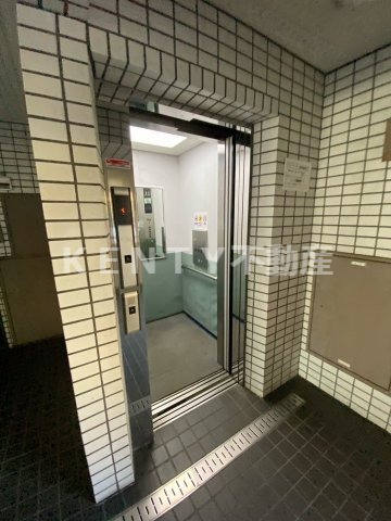 エントランス　落ち着いたエントランスです