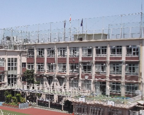 小学校　新宿区立市谷小学校（小学校）まで741m