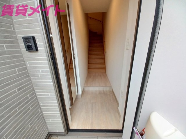 玄関　別部屋参考写真です