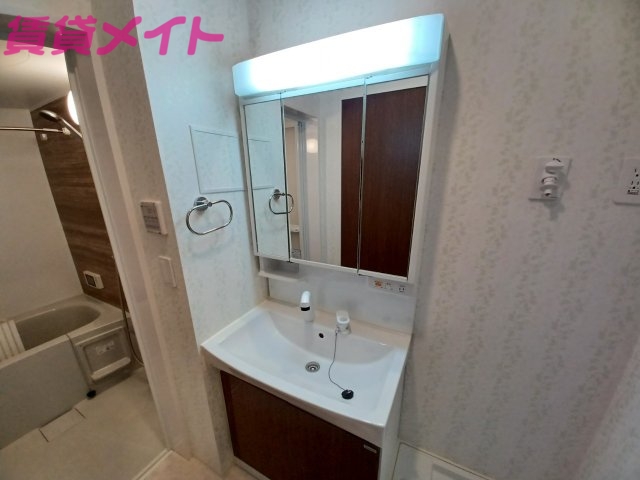 洗面設備　別部屋参考写真です