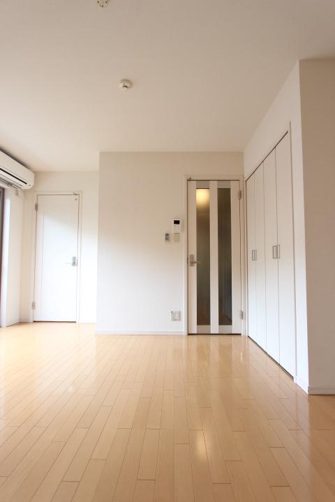 ロビー　別タイプのお部屋になります。現状優先。