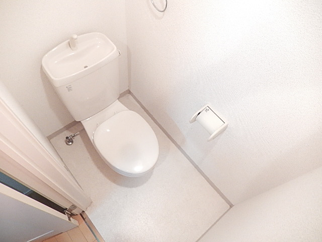 トイレ　別タイプのお部屋になります。現状優先。