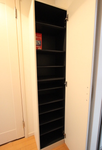 玄関　別タイプのお部屋になります。現状優先。