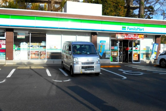 コンビニ　ファミリーマート 用賀の杜店（コンビニ）まで578m