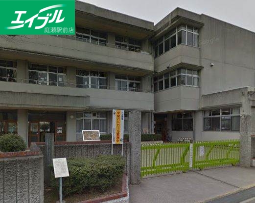 小学校　倉敷市立川辺小学校（小学校）まで949m