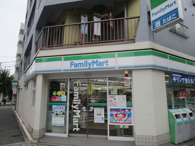 コンビニ　ファミリーマート（コンビニ）まで190m
