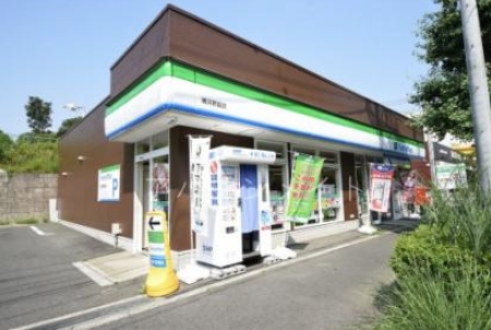 コンビニ　ファミリーマート 横浜野庭店（コンビニ）まで718m