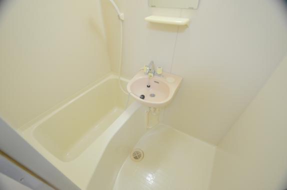 バス・シャワールーム　ゆったりと入るなら、お風呂とトイレとは別々が嬉しいですよね。