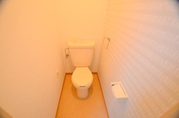 トイレ　清潔感のあるトイレは、誰もがリラックスできる空間です。