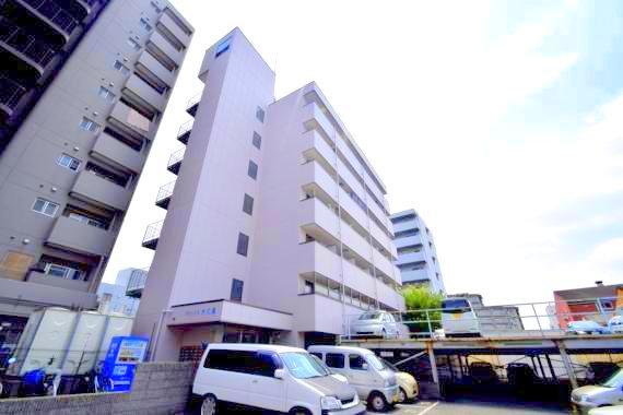 建物外観　落ち着いた色合いの綺麗なマンションです。