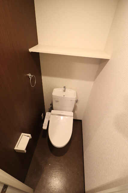 トイレ　温水洗浄便座