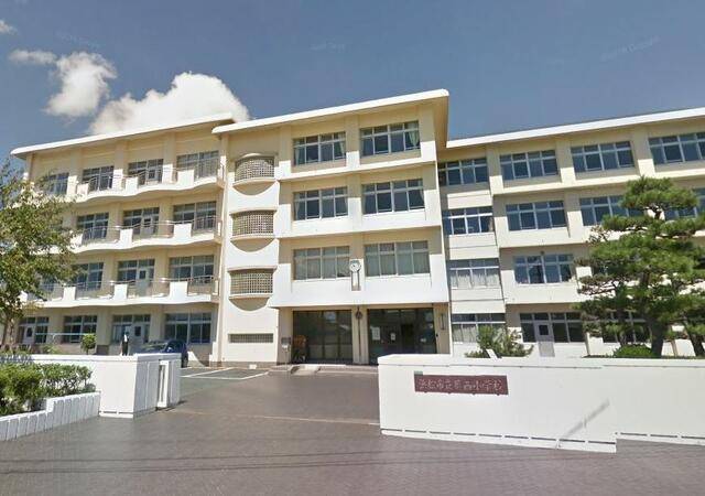 中学校　浜松市立北星中学校（中学校）まで562m