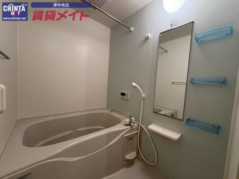 バス・シャワールーム　同物件別部屋写真