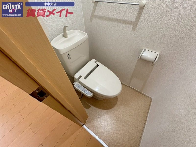 トイレ　同物件別部屋写真