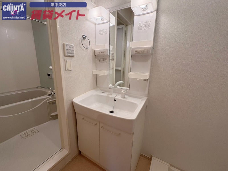 洗面設備　同物件別部屋写真