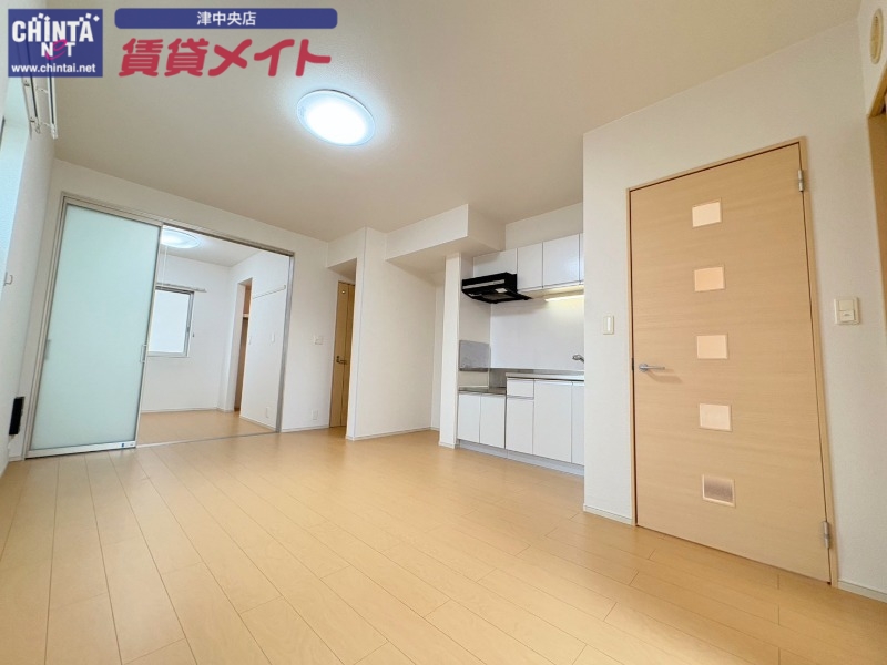居室・リビング　同物件別部屋写真