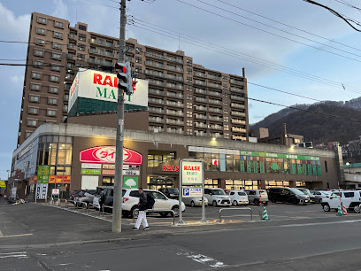 スーパー　ラルズマート伏見店（スーパー）まで561m