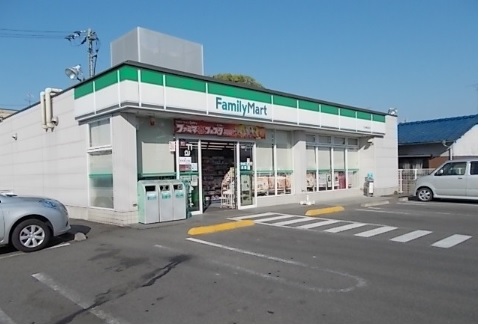 コンビニ　ファミリーマート今治東鳥生店（コンビニ）まで570m