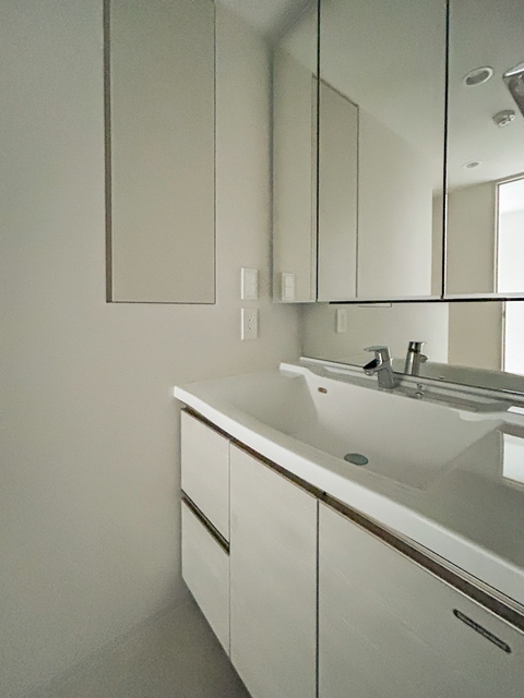 洗面設備　※写真は同タイプ住戸です。