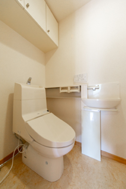 トイレ　※写真は同タイプ住戸です。