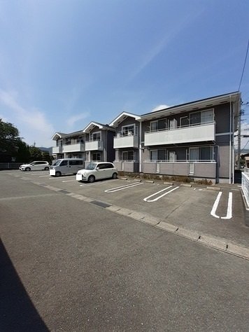 駐車場　車をお持ちの方に嬉しい駐車場付きの物件です