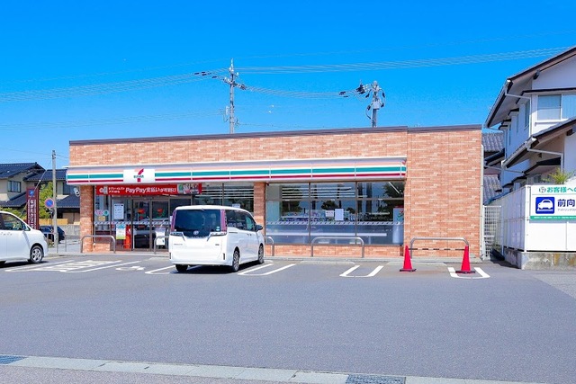 コンビニ　セブンイレブン（コンビニ）まで350m