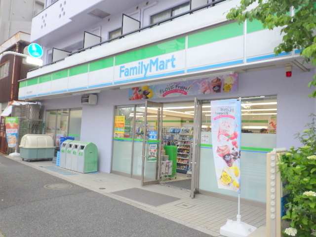 コンビニ　ファミリーマート新宿上落合店（コンビニ）まで544m