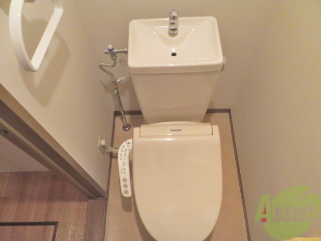 トイレ　ウォシュレット付きのトイレです。シャワートイレは日本の宝。