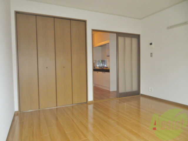 その他部屋・スペース　別の角度から洋室を撮影しました。落ち着きのある空間です。
