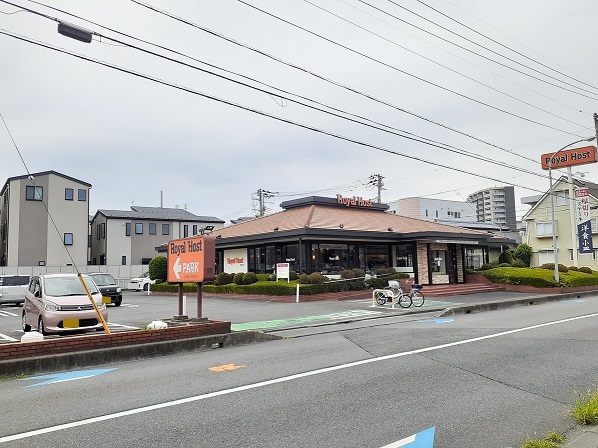 飲食店　ロイヤルホスト　浦和南店（飲食店）まで800m