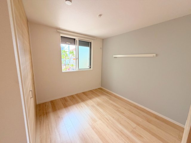 居室・リビング　落ち着いた雰囲気のこのお部屋でゆっくりお休みください。