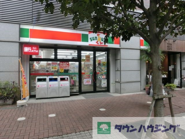 コンビニ　サンクス板橋駅東口店（コンビニ）まで83m