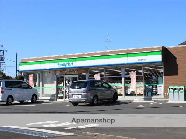コンビニ　ファミリーマート（コンビニ）まで180m